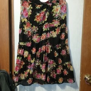 New with tags Sara Studio Floral Skirt PXL